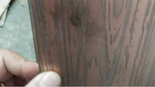 為什么剛安裝不久的彩色不銹鋼門會(huì)褪色？這就是原因！